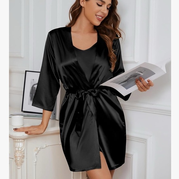 Elegant Black Satin Robe Women’s Small - Picture 1 of 6